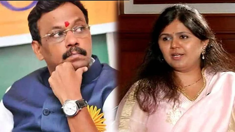 pankaja munde annoyed with bjp leaders meets vinod tawde ram shinde