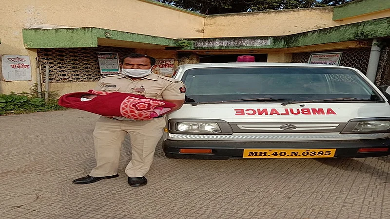 Female infant found on road in Sawner nagpur district