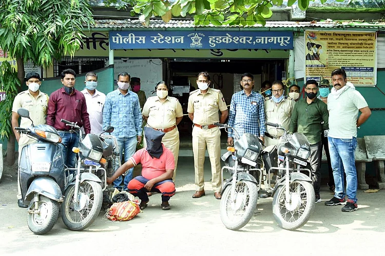 Nagpur Police arrested wanted two wheeler thief