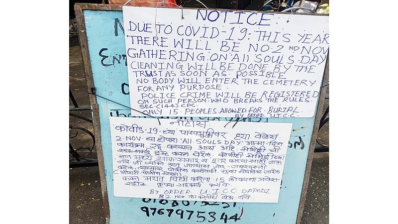 दापोडीत 'ऑल सोल्स डे'निमित्त ख्रिश्चन दफनभूमीत गर्दी