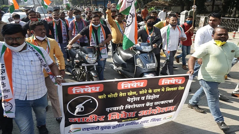 Youth Nationalist Congress agitation against fuel price hike nashik marathi news