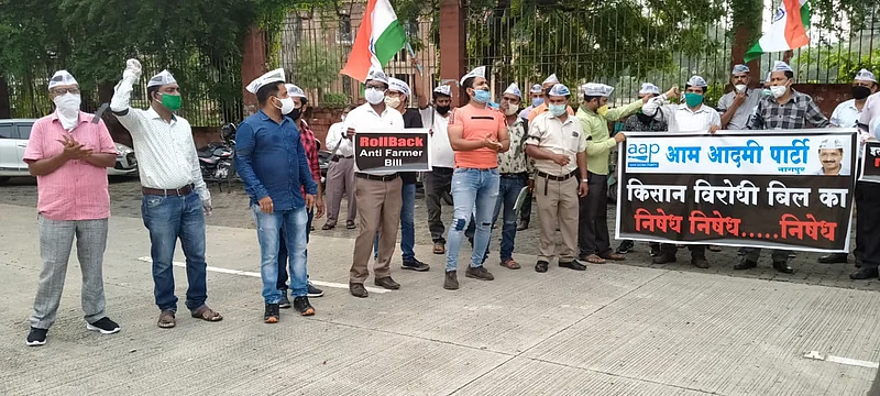 Aam Aadmi Party protests against the laws of central government
