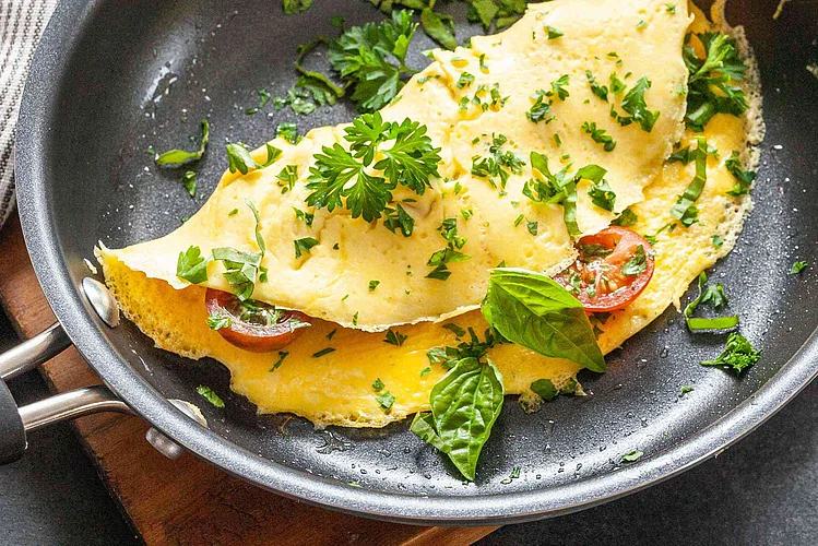 Make omelette not from eggs but from potatoes