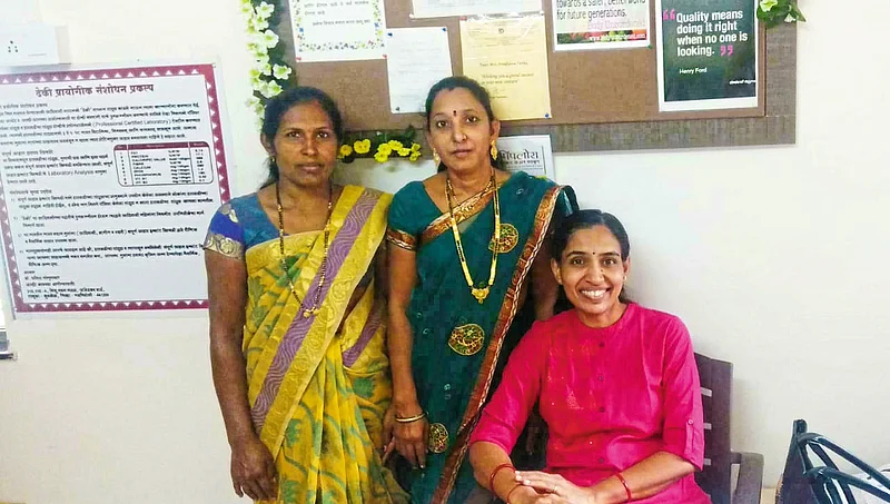 Aaradhana tathe give Mother's love to pregnant woman