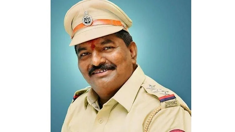 state excise department inspector found in larcenist rupees 15 thousand in islampur sangli