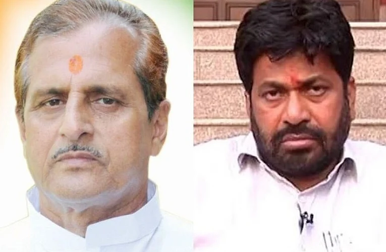 akola mla and guardian minister