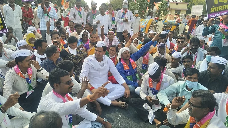 MLA Ravi Rana agitation for the demands of farmers