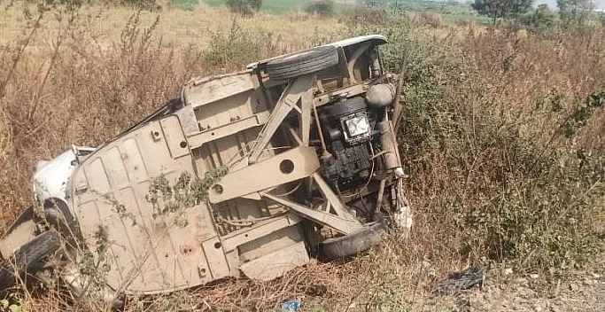 Akola Marathi News Murtijapur Youth dies in auto accident