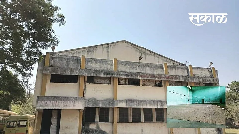 भोसरीतील बॅडमिंटन हॉलची दुरवस्था; वूडन कोर्ट खराब झाल्याने खेळताना दुखापती}
