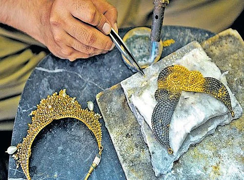bangali worker gold