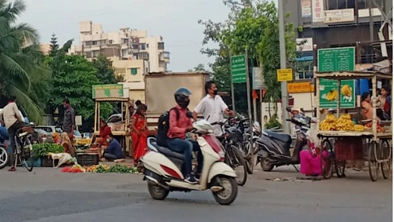 भोसरी : इंद्रायणीनगरातील चौकात विक्रेत्यांचे अतिक्रमण, वाहतूक कोंडीची समस्या