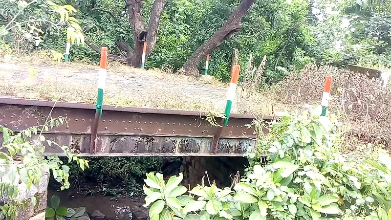 The neglected bridge at Chandrapur bears witness to history