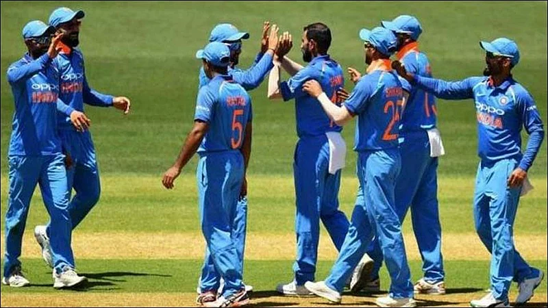 India vs Australia 3rd ODI Live Score: Bhuvneshwar Kumar dismisses australian openers