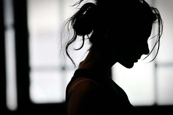 धक्कादायक! बाळाला दुसऱ्या मजल्यावरुन फेकलं, मुलुंडमधील घटना