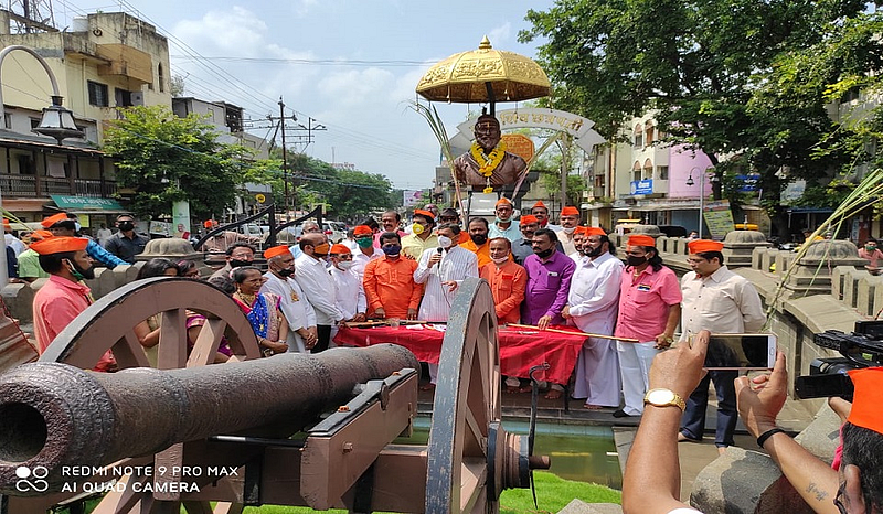 MP Yuvraj Sambhajiraje Chhatrapati speaking at the Dussehra Maratha Mela organized by Sakal Maratha Kolhapur