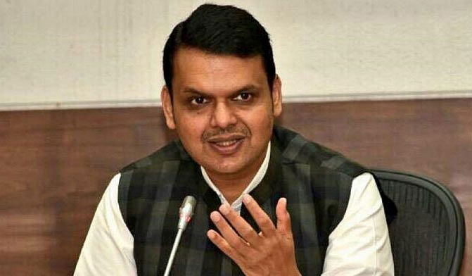 तीन पक्षांच्या कुरघोडीच्या राजकारणात जनता भरडली जातेय : देवेंद्र फडणवीस