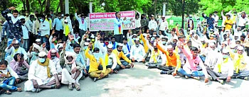धुळ्यात वन विभागाजवळ ठेलारींचे बिऱ्हाड आंदोलन सुरू