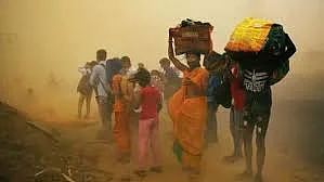 रोजगारासाठी परराज्यात मजूरांचे स्थलांतर, त्यामुळे गाव, पाडे झाले ओस