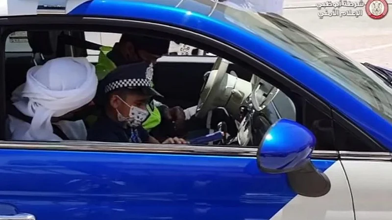 पोलिसांनी पूर्ण केलं चिमुकल्याचं स्वप्न; video होतोय व्हायरल