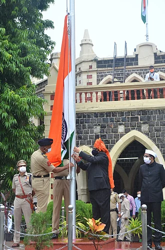 प्रत्येक गाव आत्मनिर्भर बनण्यासाठी प्रयत्न करू !