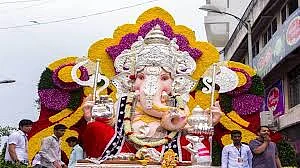 Ganesh Visarjan 2020: 16 people drowned while immersing Ganesh in Akola News State