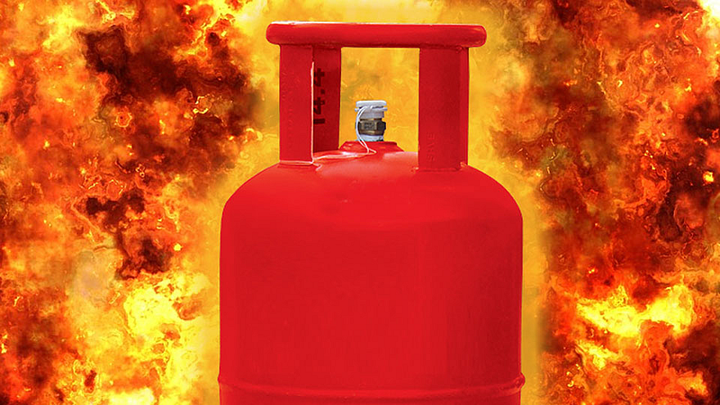 Senior citizen injured in cylinder explosion in Dombivali mumbai
