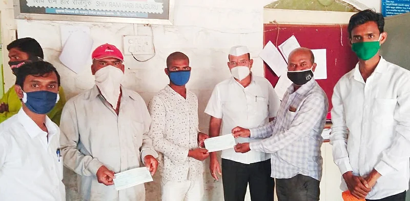 ठाकरे सरकारकडून वाहून गेलेल्या आजी व नातवाच्या कुटुंबाला 8 लाखांची मदत
