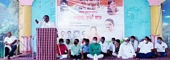जिंतूर - ऊसतोड कामगार, मुकादम यांच्या प्रश्नासंदर्भात शनिवारी आमदार सुरेश धस यांनी मार्गदर्शन केले.