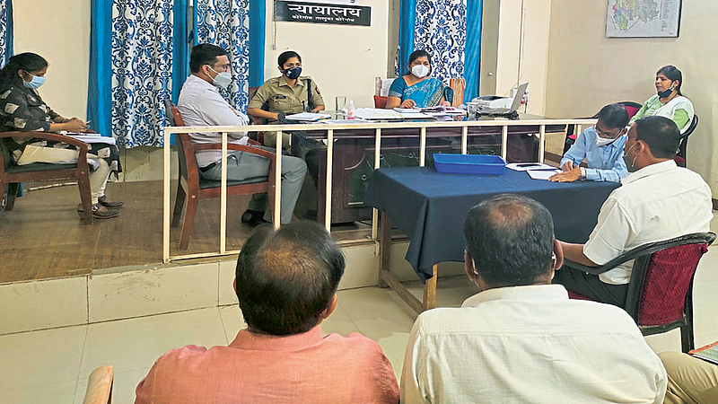 कारखान्यांमुळे वाहतूक कोंडी; प्रतिनिधींनी तत्काळ पुढाकार घ्यावा, प्रांताधिकाऱ्यांचे आदेश