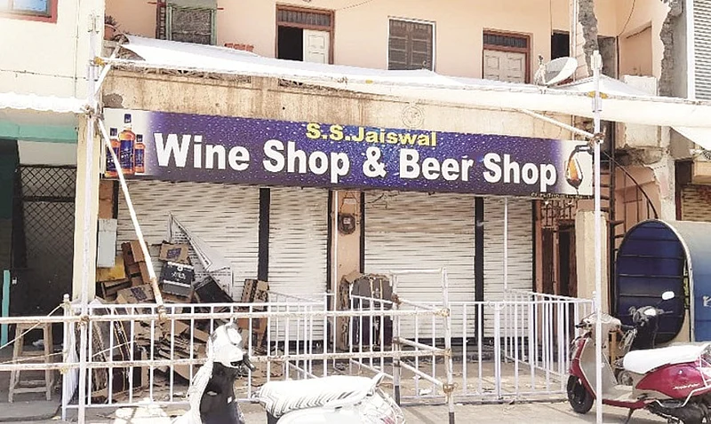 liquor shop seal in washim.jpeg
