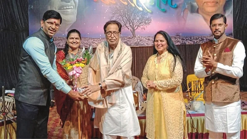 मोठी बातमी : मंगेशकर कुटुंबाची फडणवीसांवर नाराजी, पंडित हृदयनाथ मंगेशकर म्हणाले..