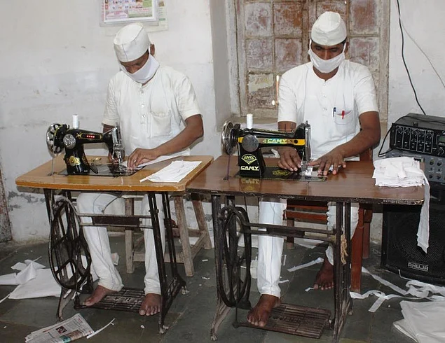 Akola Prison makes Mask