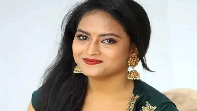 actress sravani