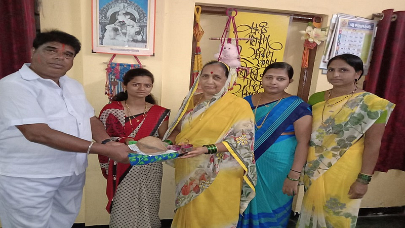 Retired teacher in Pohale special story by niwas mote