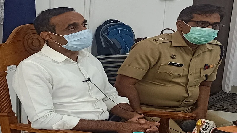 नांदेड - कोरोना संसर्गाच्या पार्श्वभूमीवर नांदेड परिक्षेत्राचे विशेष पोलिस महानिरीक्षक निसार तांबोळी आणि पोलिस अधीक्षक प्रमोदकुमार शेवाळे यांनी सोमवारी माहिती दिली.