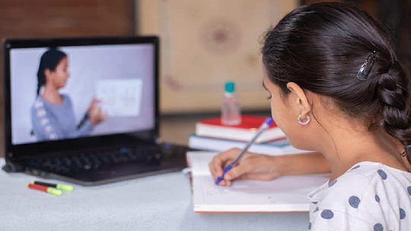 Akola News: Online education has led to a time of starvation for teachers