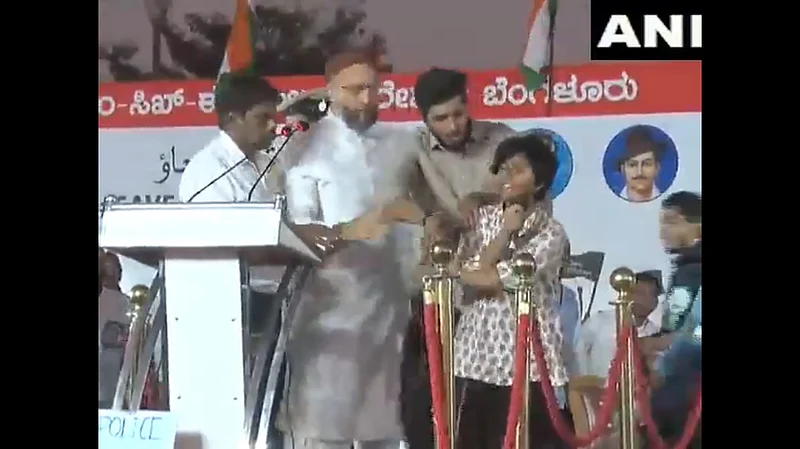 Girl raised slogans Pakistan zindabad Bengaluru anti-CAA-NRC rally