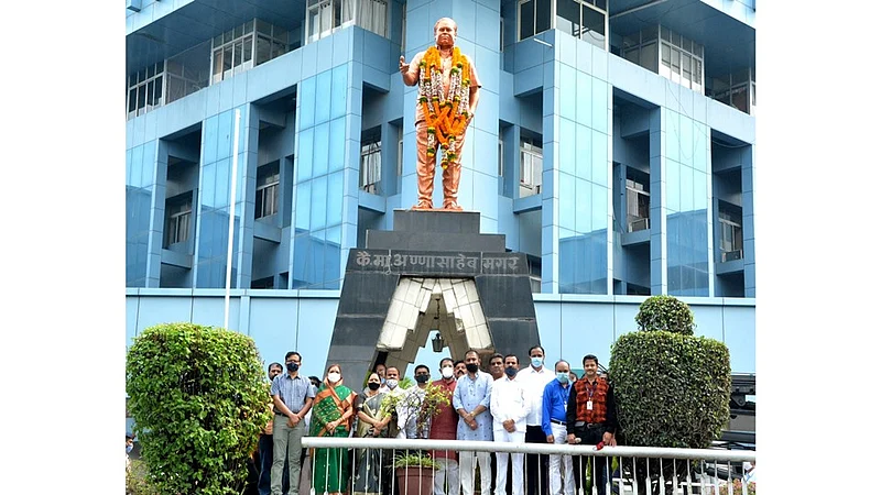 नागरिकांच्या श्रमातून उभी राहिली उद्योगनगरी; पिंपरी-चिंचवड महापालिकेचा वर्धापनदिन साधेपणाने साजरा