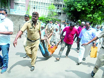dhule captive police