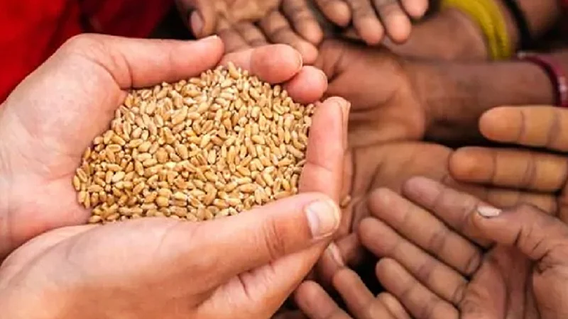 ration card holders do not get grain in that month in ratnagiri