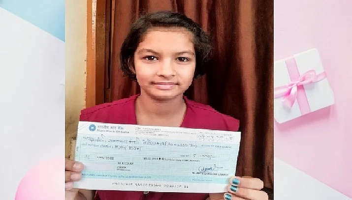 akola girl decide to donate cm relief fund on her birthday