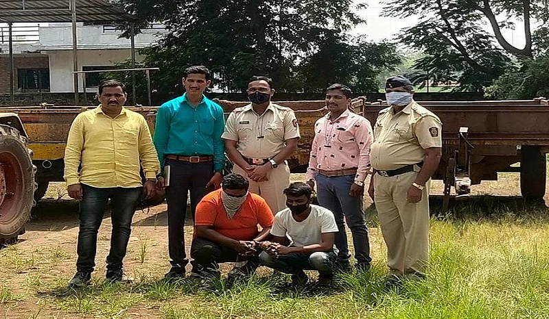 Kasegaon police caught the gang stealing a tractor trolley