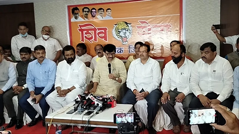 sanjay raut nashik press.jpg