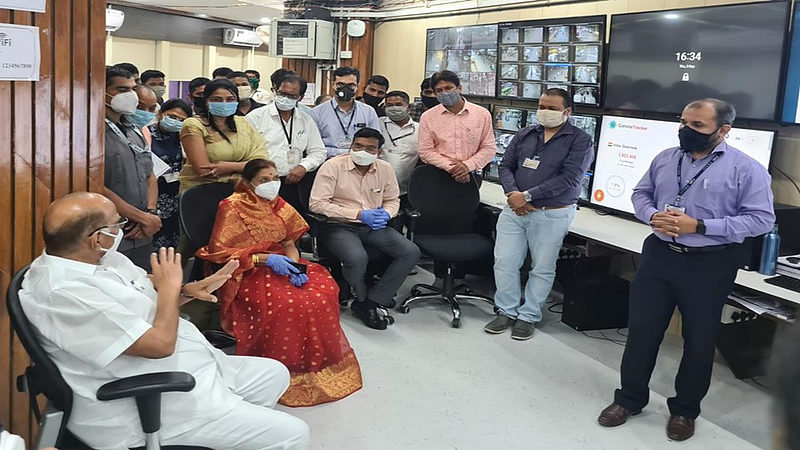 Breaking : शरद पवार अचानक पिंपरी-चिंचवड दौऱ्यावर; जम्बो हॉस्पिटलची केली पाहणी