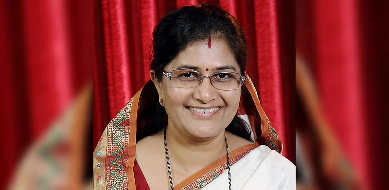 Karnataka minister shashikala Jolle comment on thakre government in Shirol