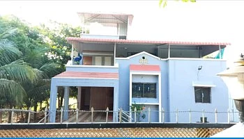 Theft at Balasaheb Deshmukh bungalow in Dhumalwadi