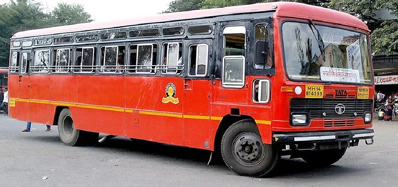 Akola News: Dust at Telhara bus stand, inconvenience to passengers at bus stand along with roads
