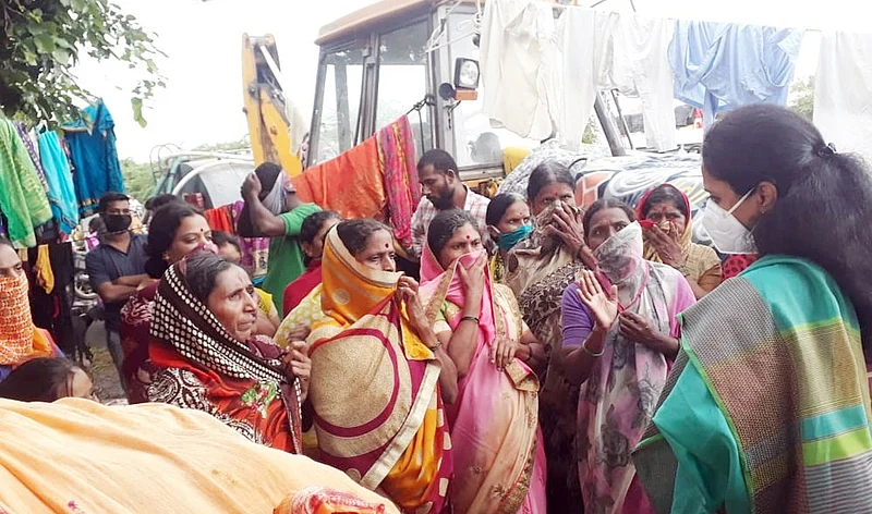 'ताई, पुराने होत्याचं नव्हतं केलं' म्हणताच अश्रूंचा बांध फुटला; खासदार सुळेही झाल्या स्तब्ध