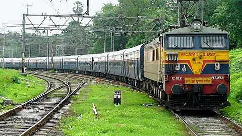train akola to jabalpur.