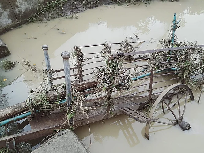four person died after being swept away by water at Wardha